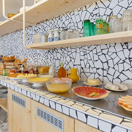 Hotel Greet De Provence 3*