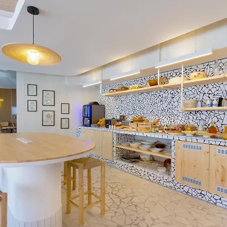 Hotel Greet De Provence 3*